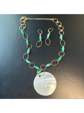 Avon GoldTone Link Necklace Earrings Green Oval Stones White Pearlescent Pendant